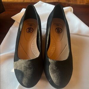 Trary Black Heeled Shoes with Classic Design.
Suede upper.